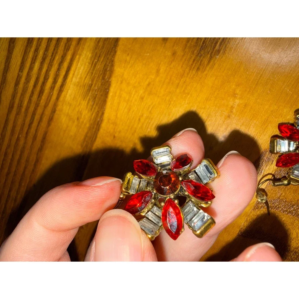 Vintage Style Red Crystal Gold Tone Starburst Drop Earrings Statement Jewelry